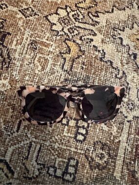 Tortoiseshell Round Sunglasses in Blush & Black